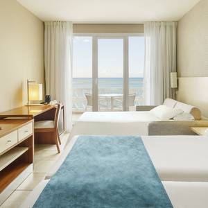 Chambre triple avec vue sur la mer Hotel ILUNION Fuengirola